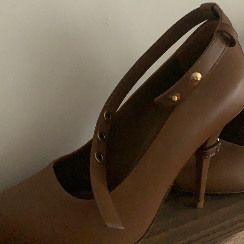 Burberry London leather brown shoes made in Italy